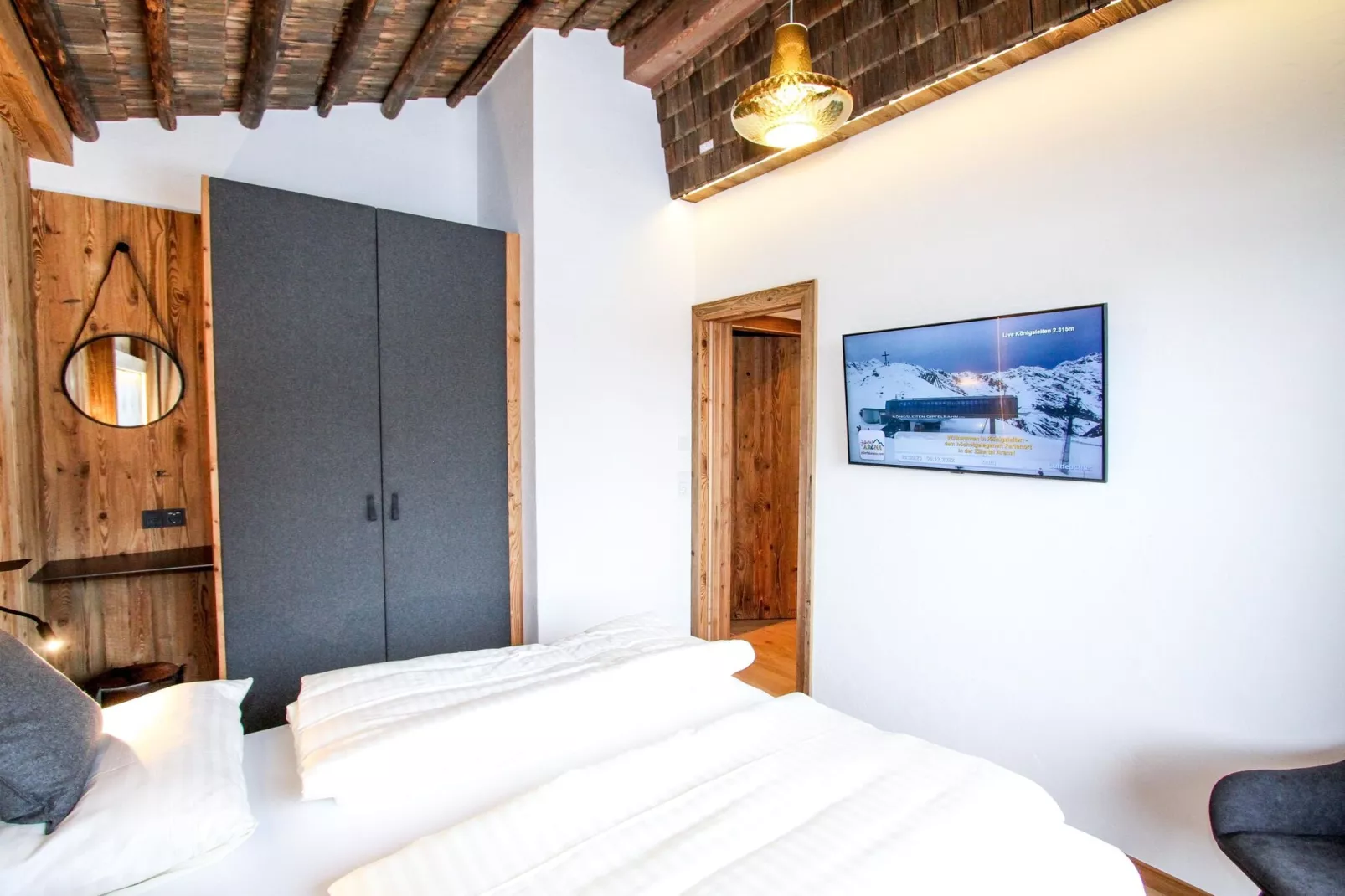 Pinzgauer Almhütte-Bedroom