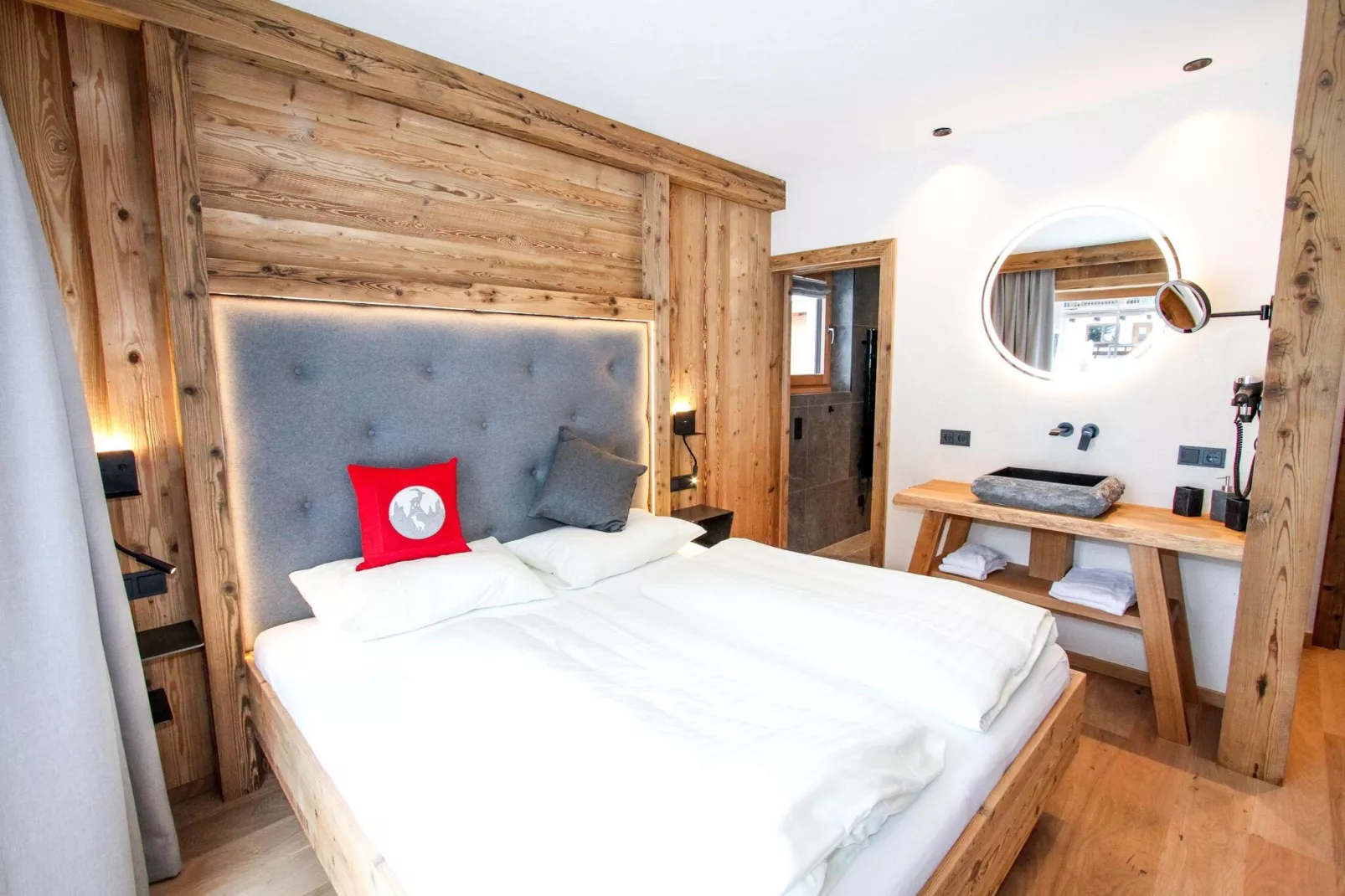 Pinzgauer Almhütte-Bedroom