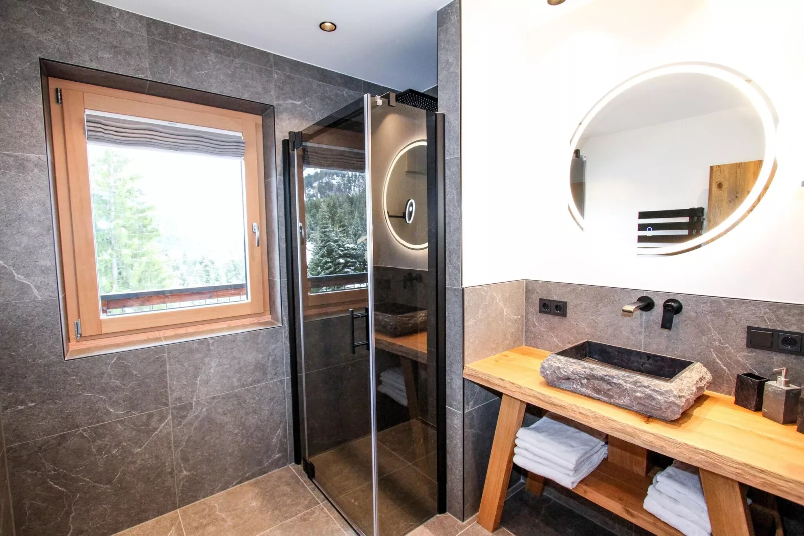 Pinzgauer Almhütte-Bathroom