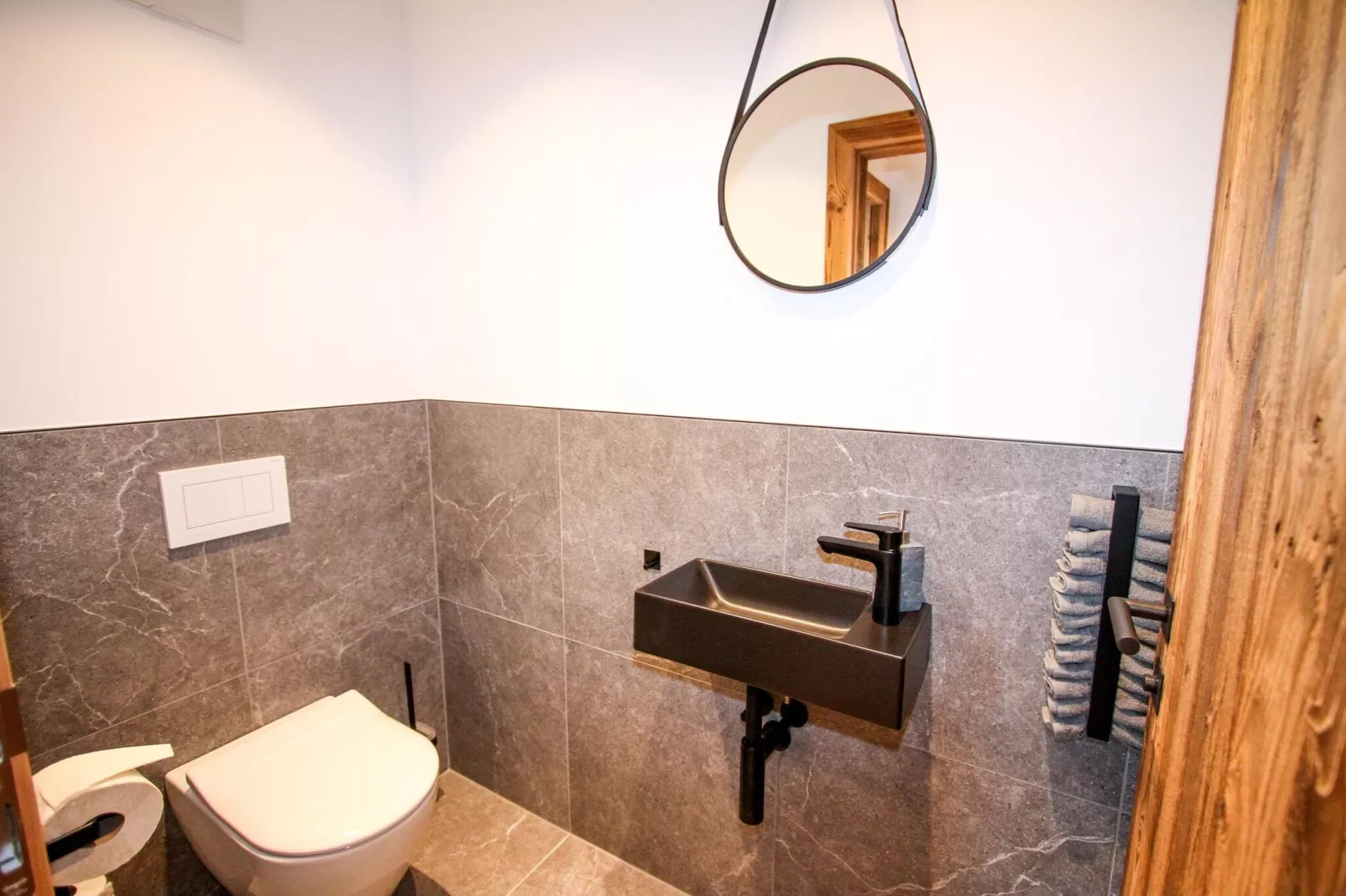Pinzgauer Almhütte-Bathroom