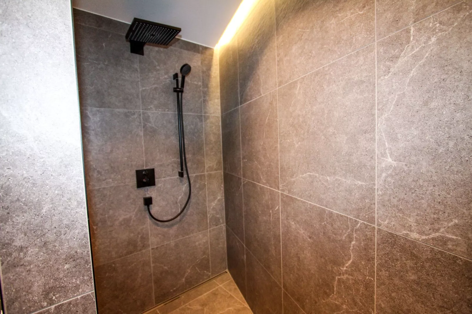 Pinzgauer Almhütte-Bathroom