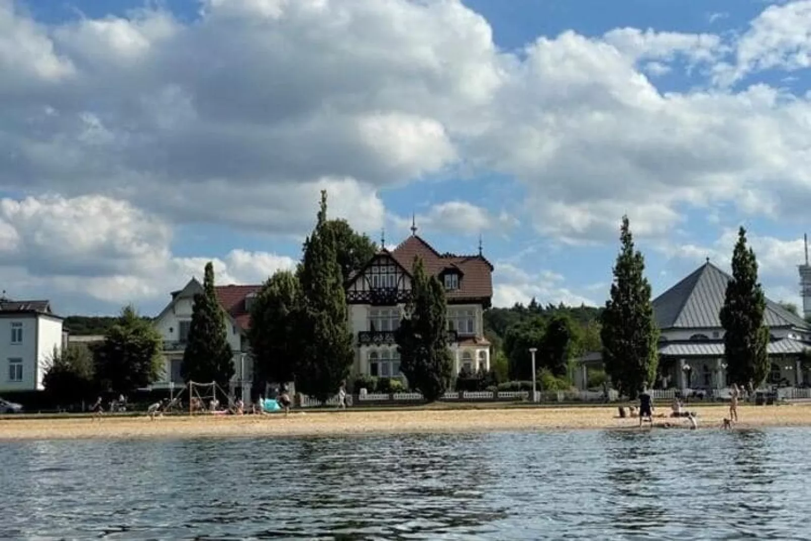 Ferienwohnung Am Strand-Exterior summer