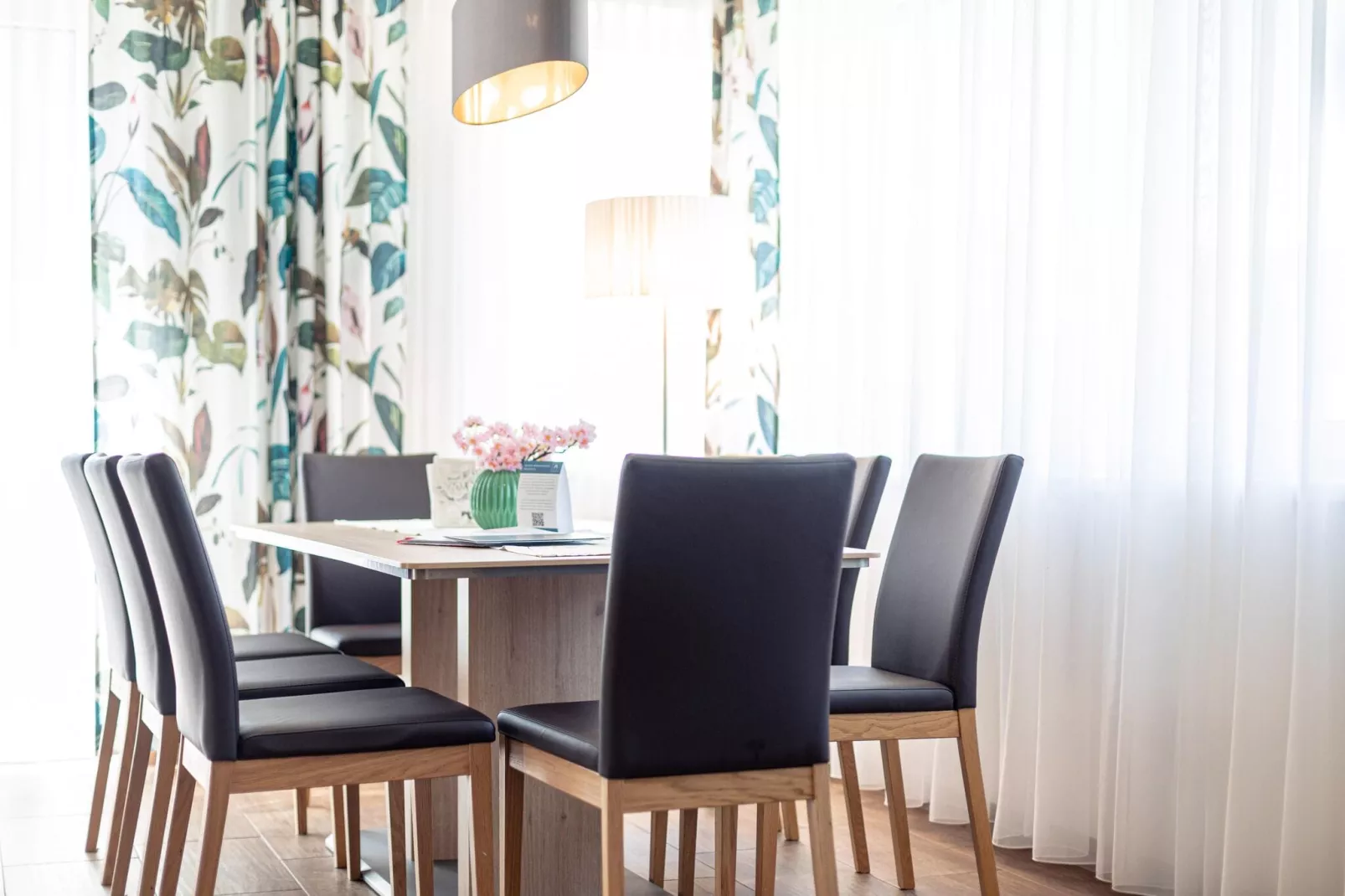 Naturpark Chalets 11-Dining room
