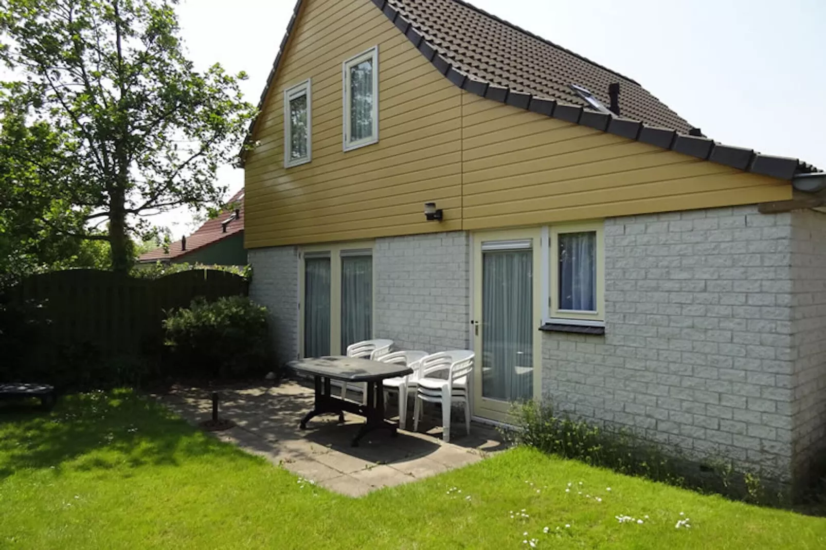 Villapark De Oesterbaai 111-Gärten Sommer