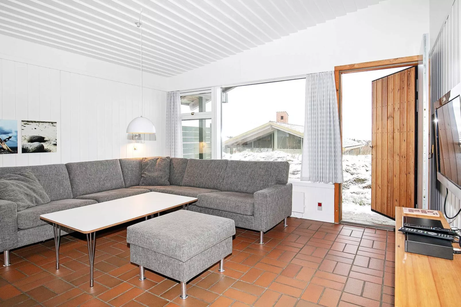 C-3 room,2 bathrooms-Indoor