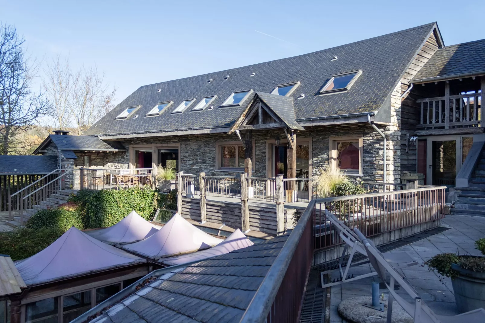 GÎTE CONTES DE SALME Lodge des Contes-Exterior summer