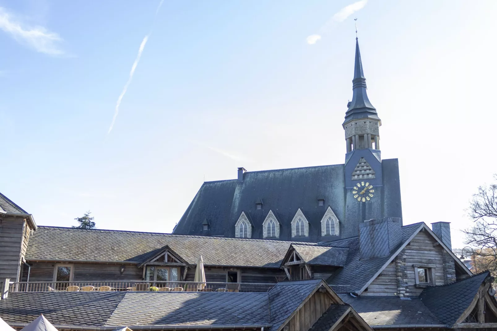 GÎTE CONTES DE SALME Lodge des Contes-Exterior summer