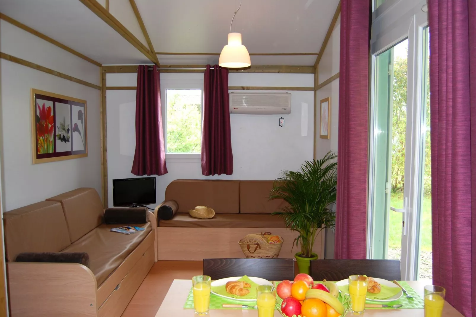 Port Lalande 2-Living room