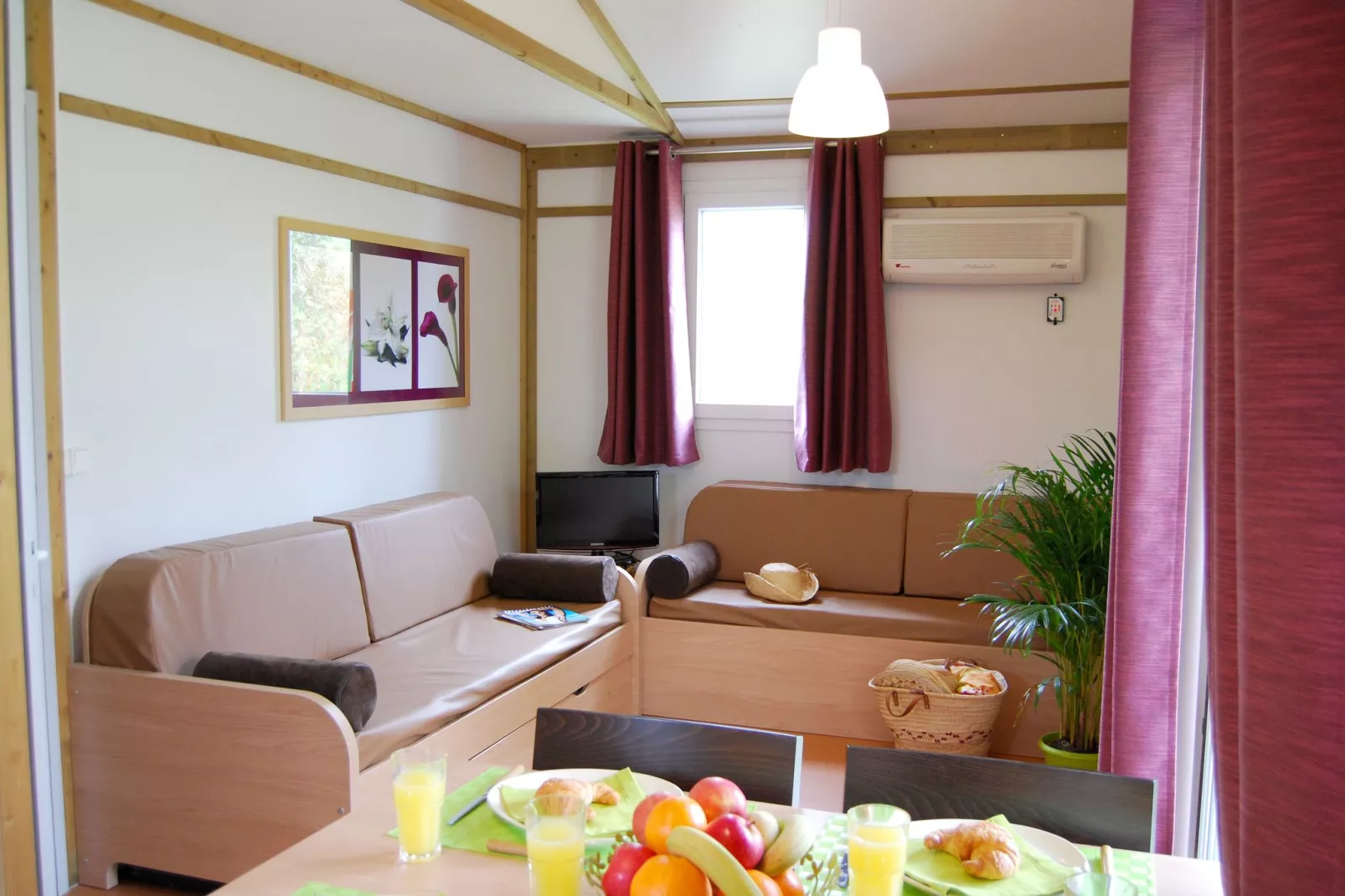 Port Lalande 2-Living room