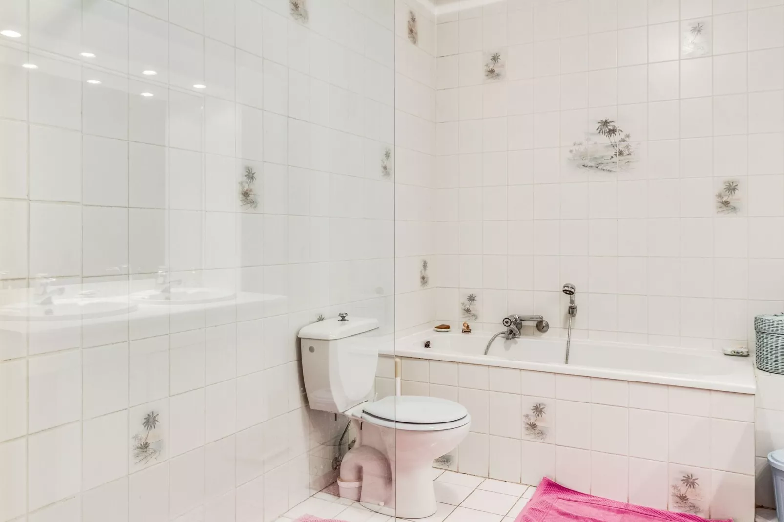 Jules & Paula-Bathroom