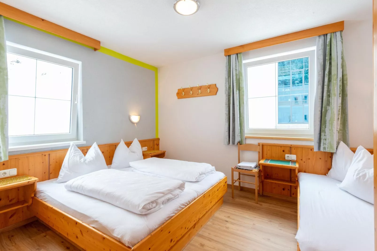 Karin Oben 10PAX-Bedroom