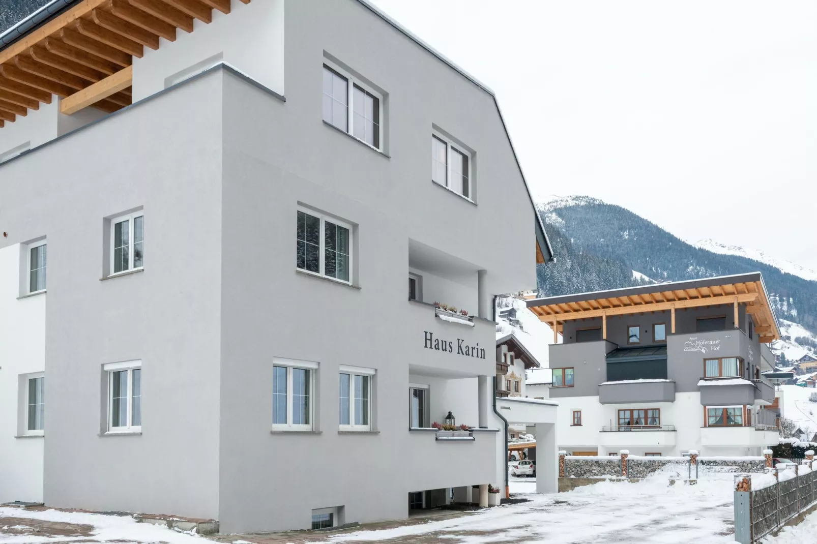 Karin Oben 10PAX-Exterior winter