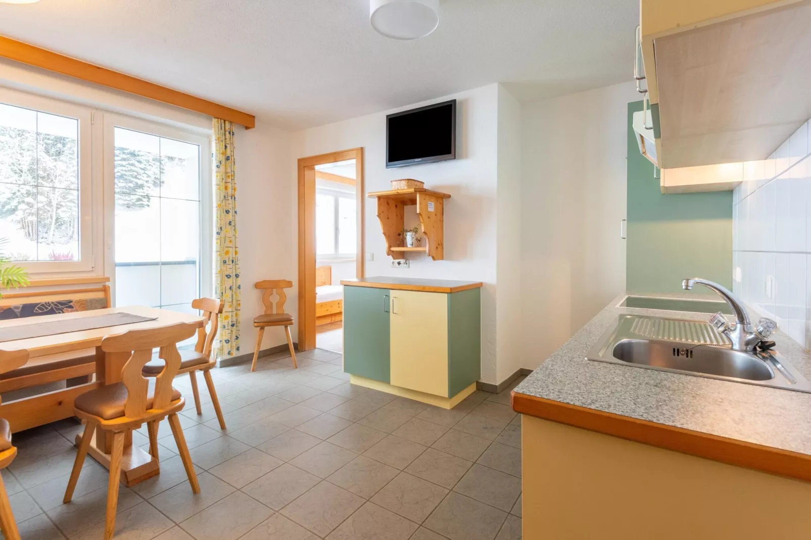 Karin Oben 10PAX-Kitchen
