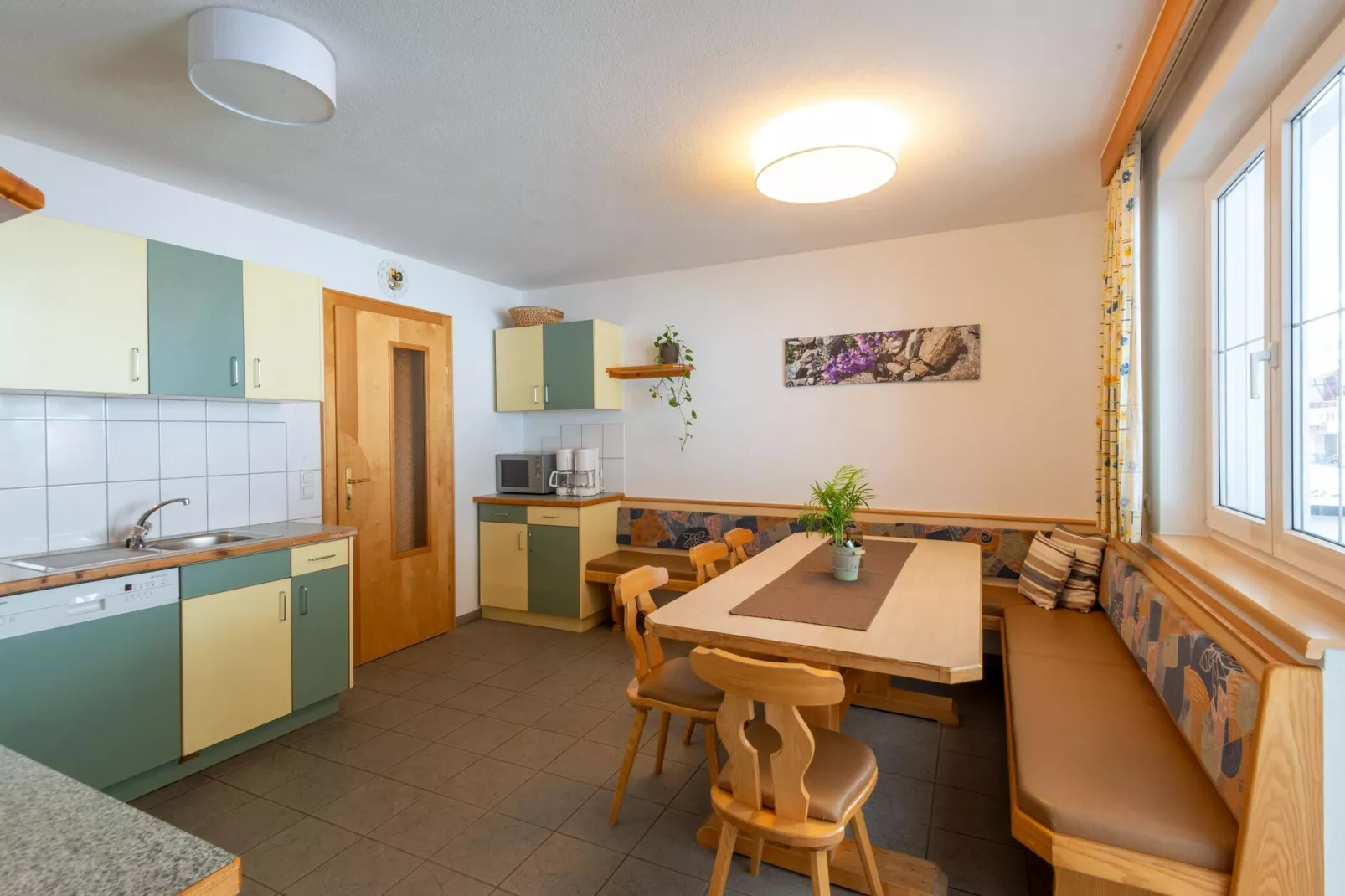 Karin Oben 10PAX-Dining room