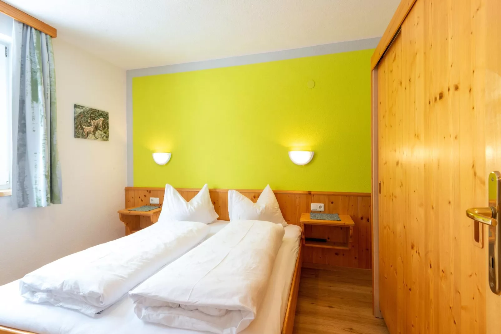 Karin Oben 10PAX-Bedroom