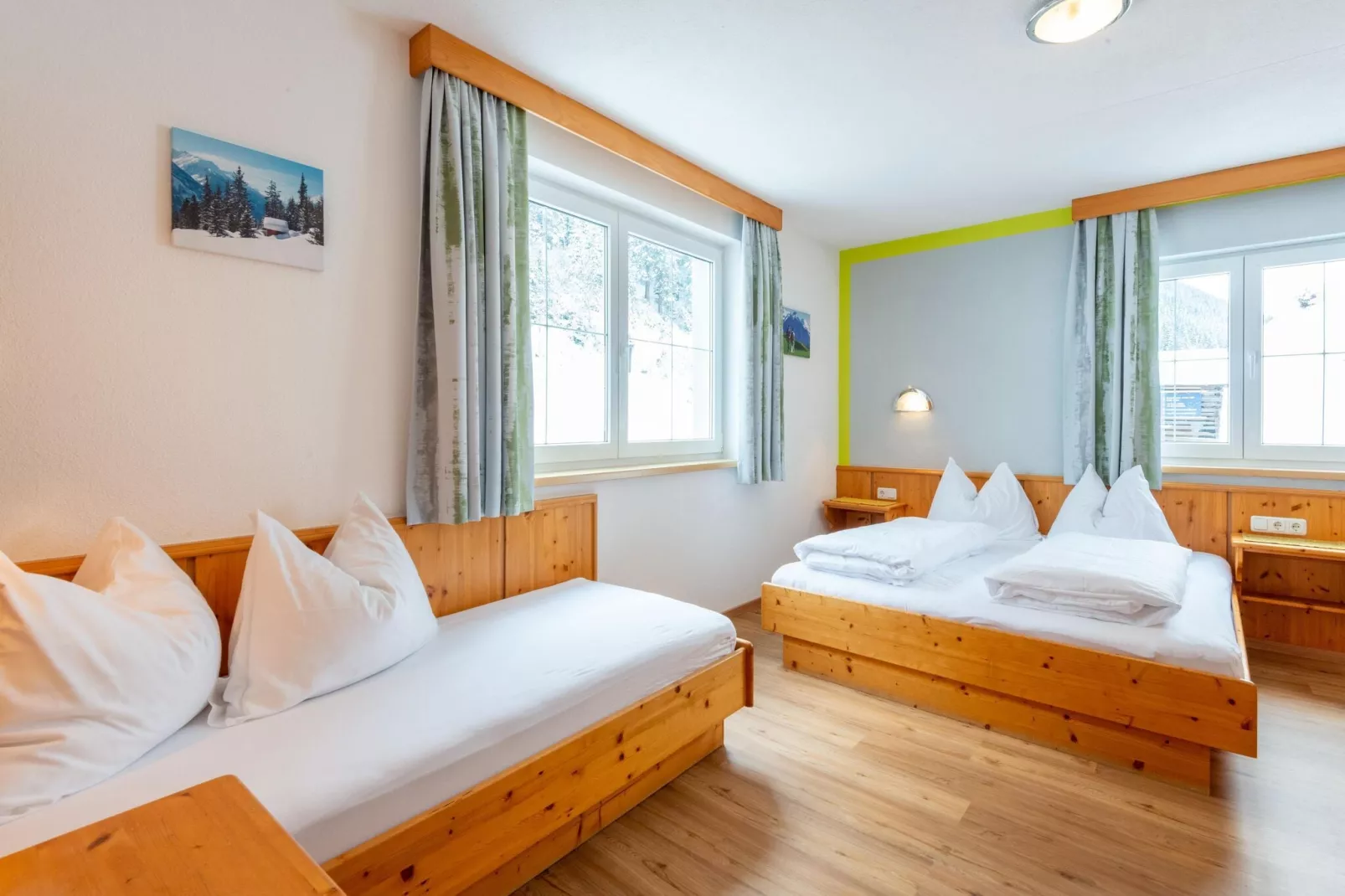 Karin Oben 10PAX-Bedroom