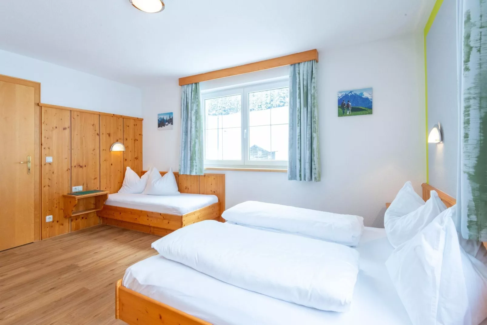 Karin Oben 10PAX-Bedroom