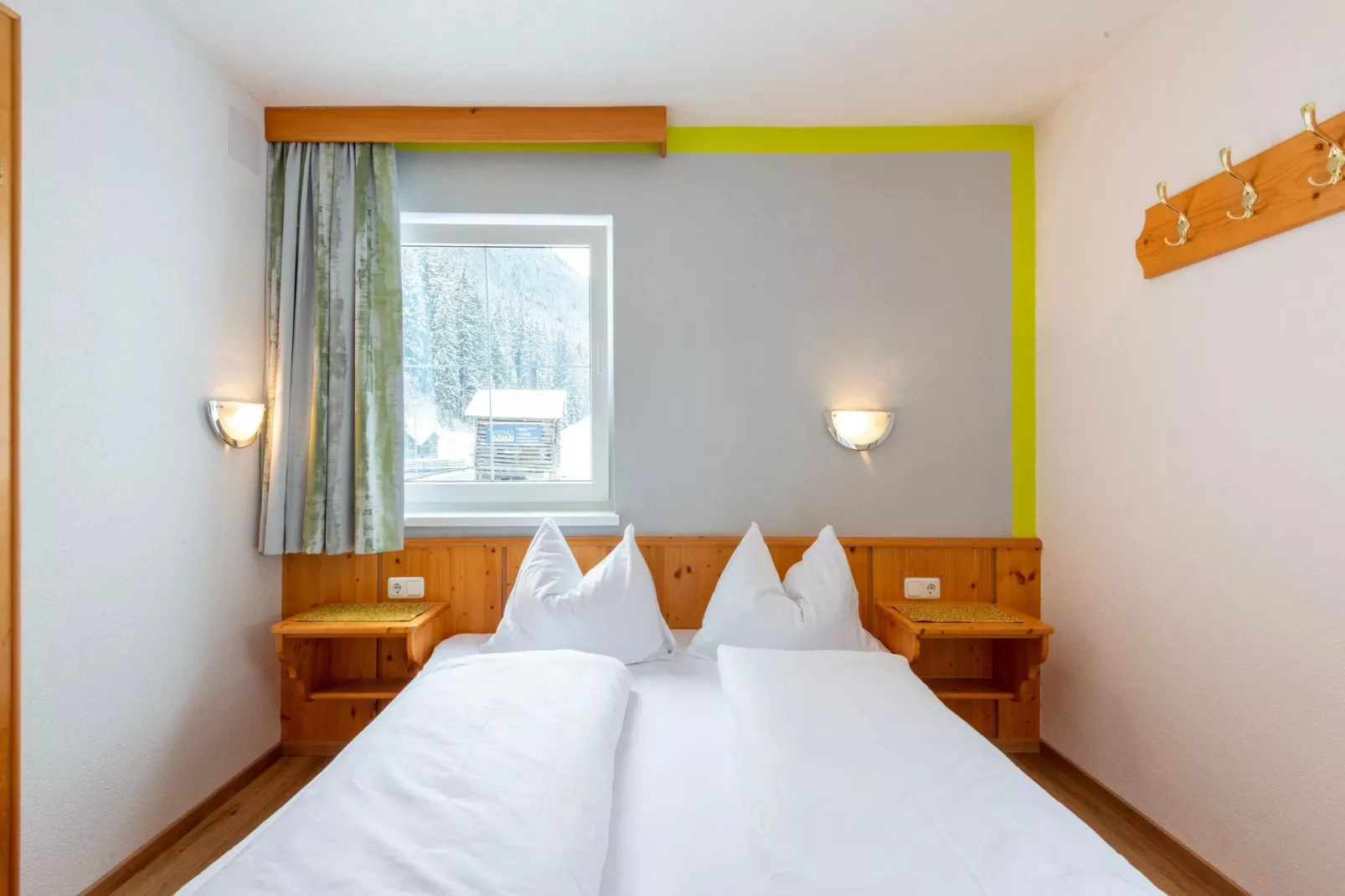 Karin Oben 10PAX-Bedroom