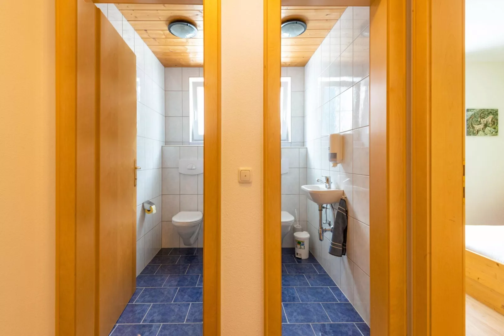 Karin Oben 10PAX-Bathroom