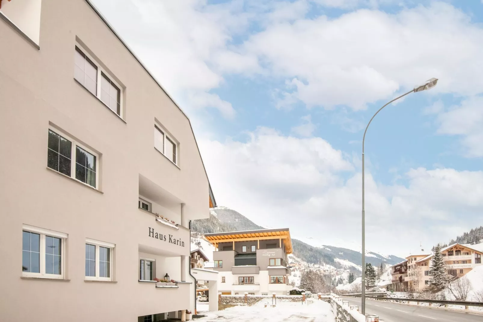 Karin Unten 8PAX-Exterior winter