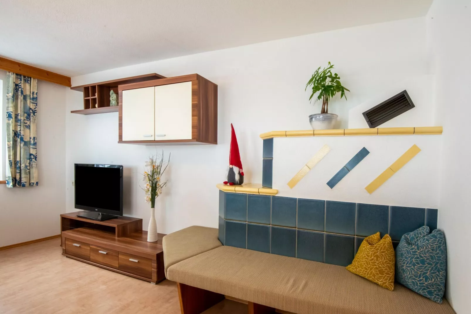 Karin Unten 8PAX-Living room