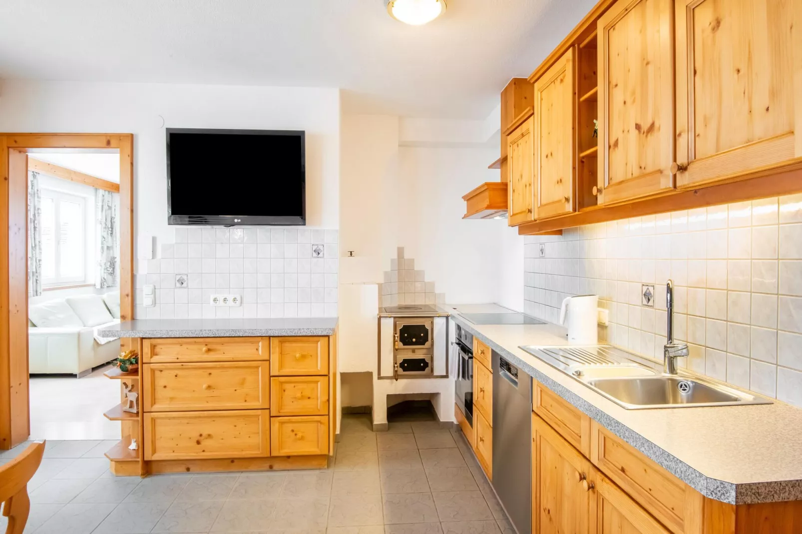 Karin Unten 8PAX-Kitchen