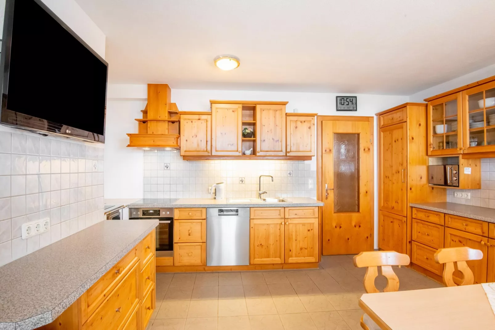 Karin Unten 8PAX-Kitchen