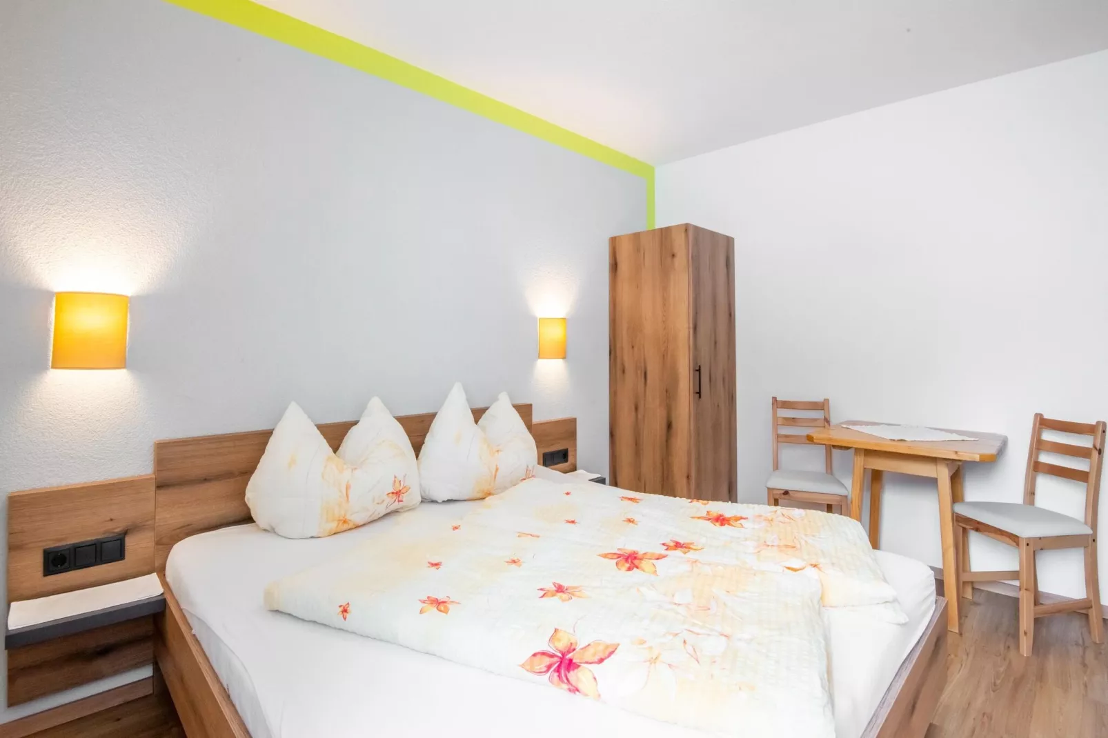 Karin Unten 8PAX-Bedroom