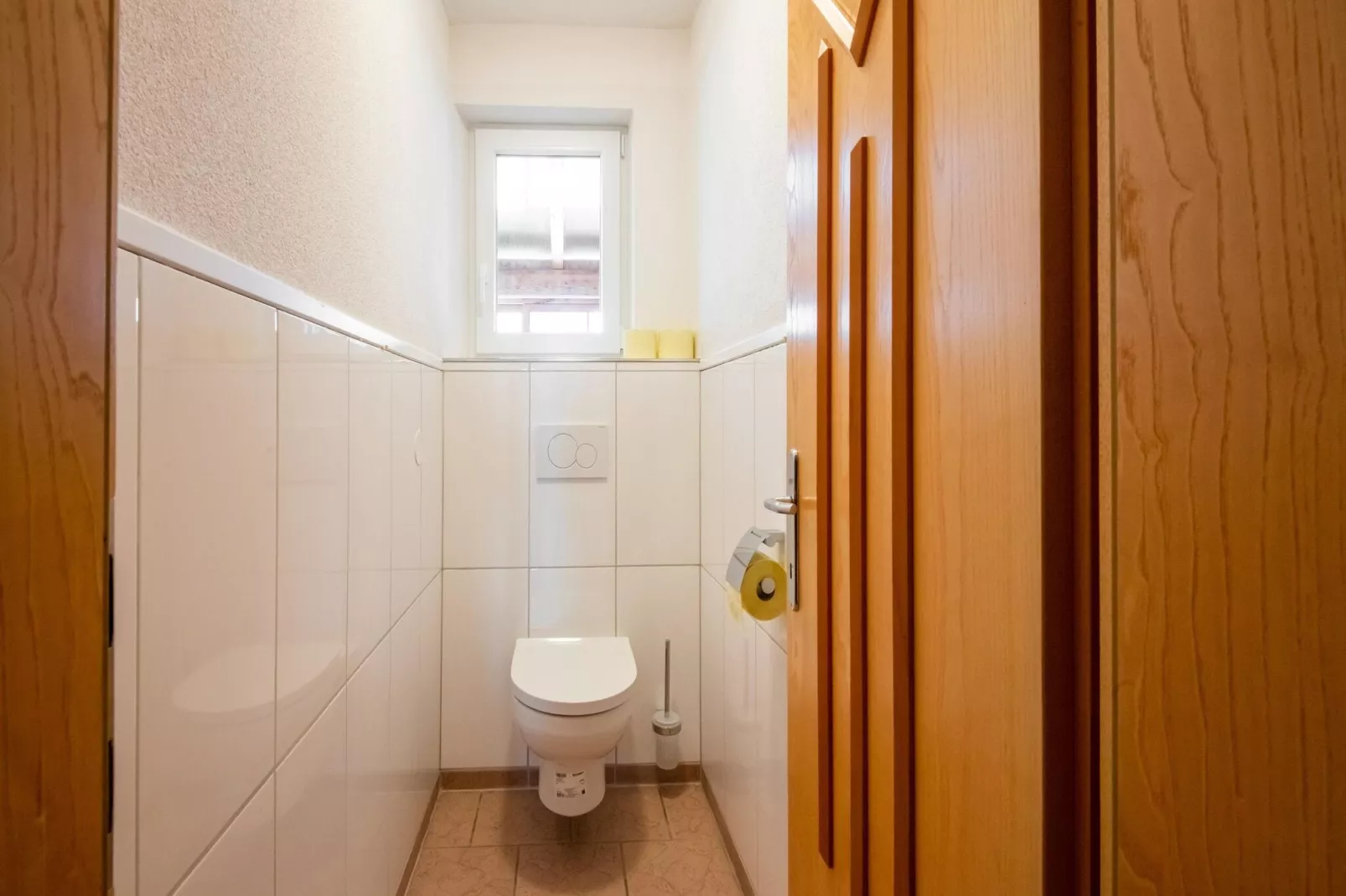Karin Unten 8PAX-Bathroom