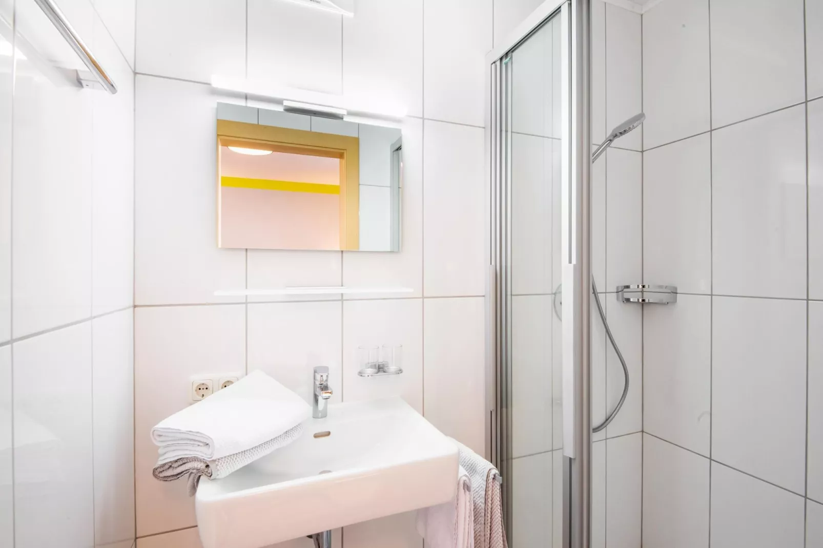 Karin Unten 8PAX-Bathroom