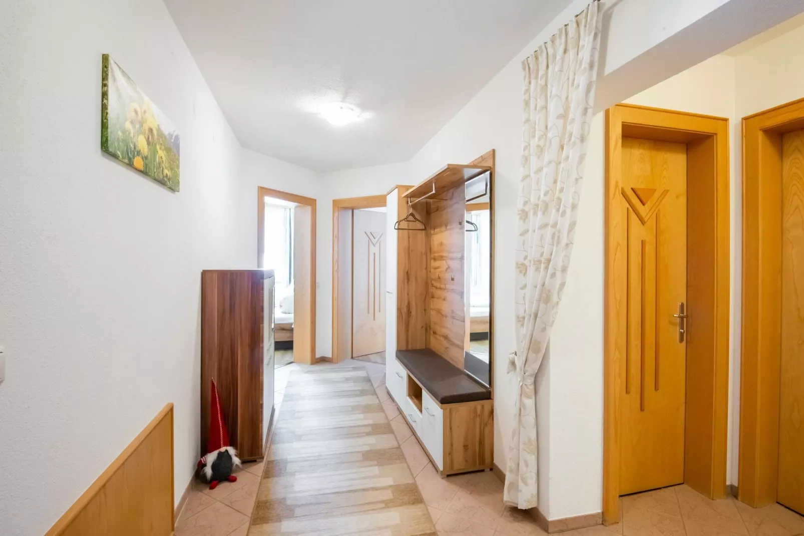 Karin Unten 8PAX-Bathroom