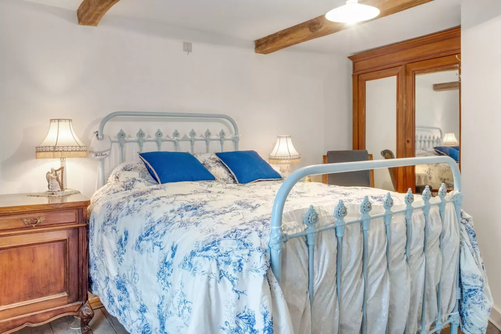 Jules & Paula-Bedroom