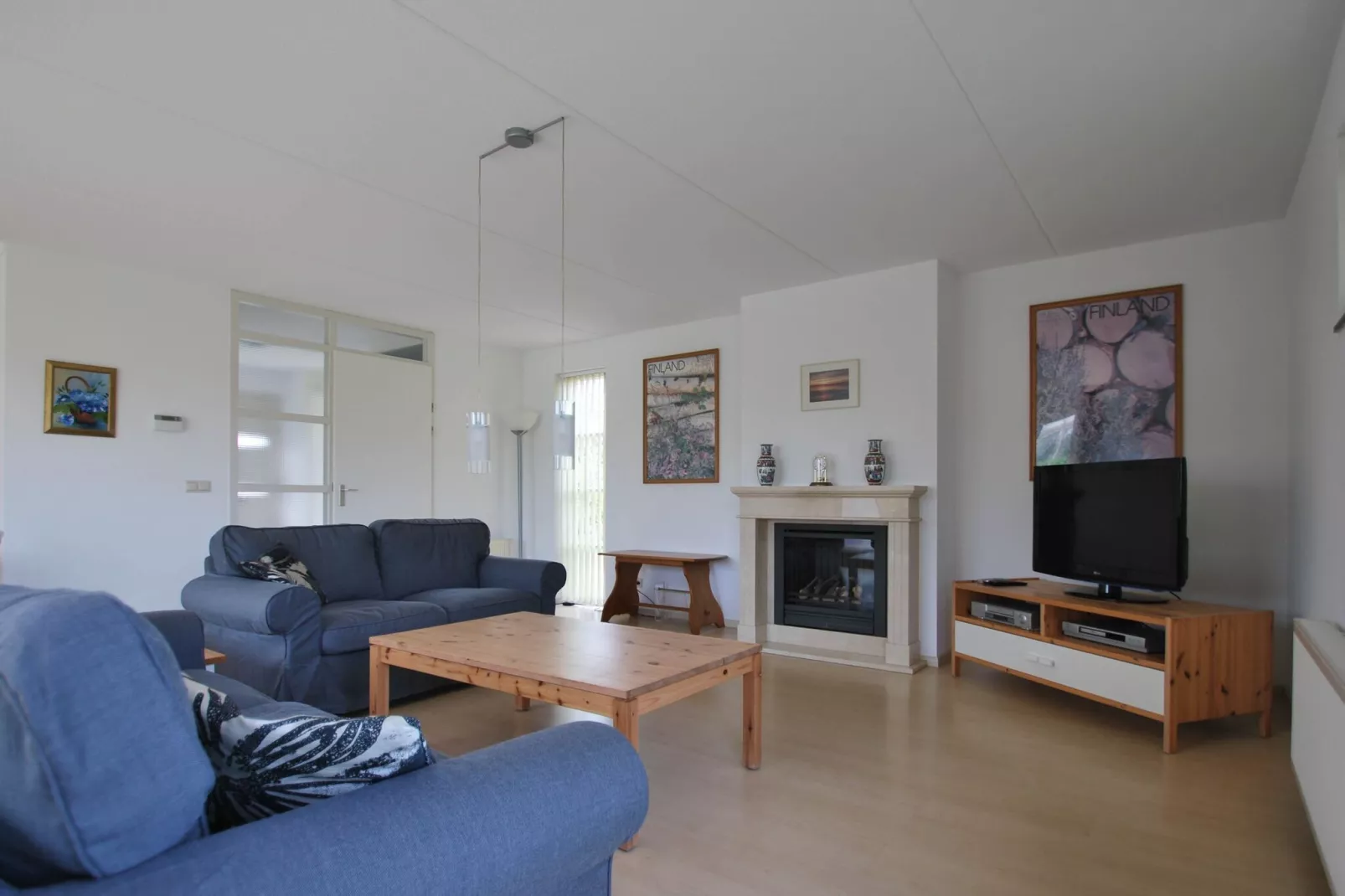 Beach Resort Makkum 20-Living room