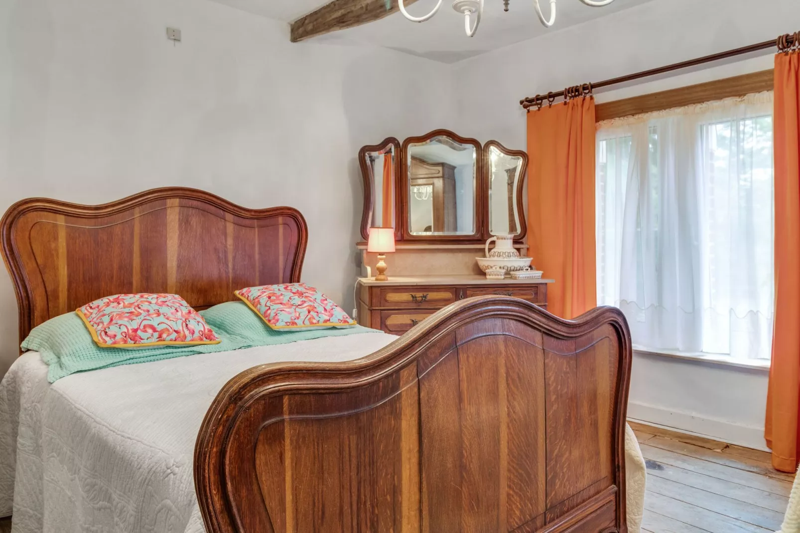 Jules & Paula-Bedroom
