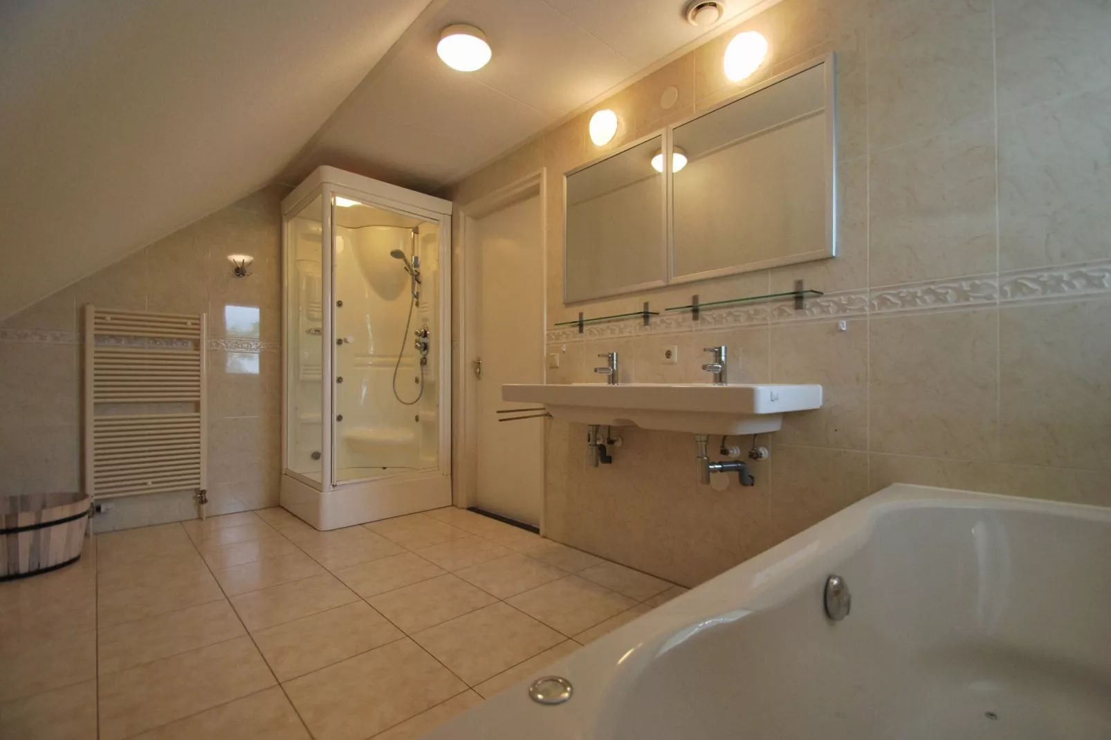 Beach Resort Makkum 21-Badezimmer