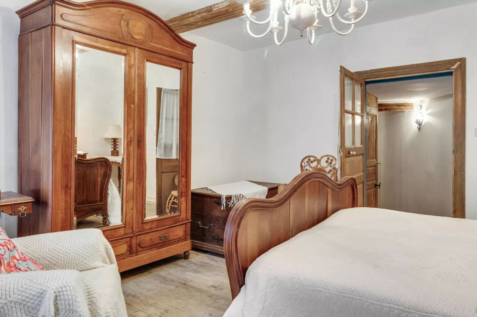 Jules & Paula-Bedroom