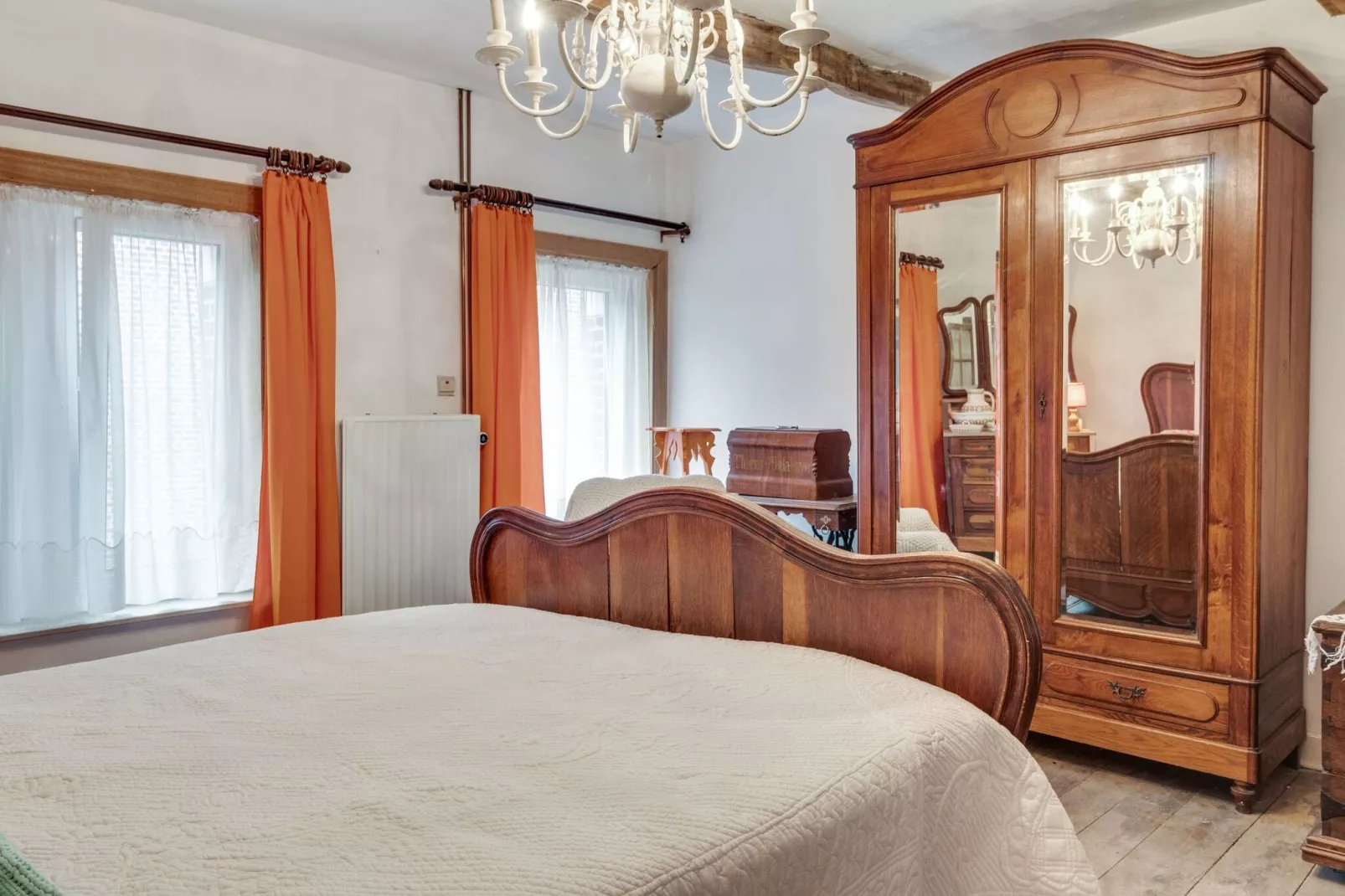 Jules & Paula-Bedroom