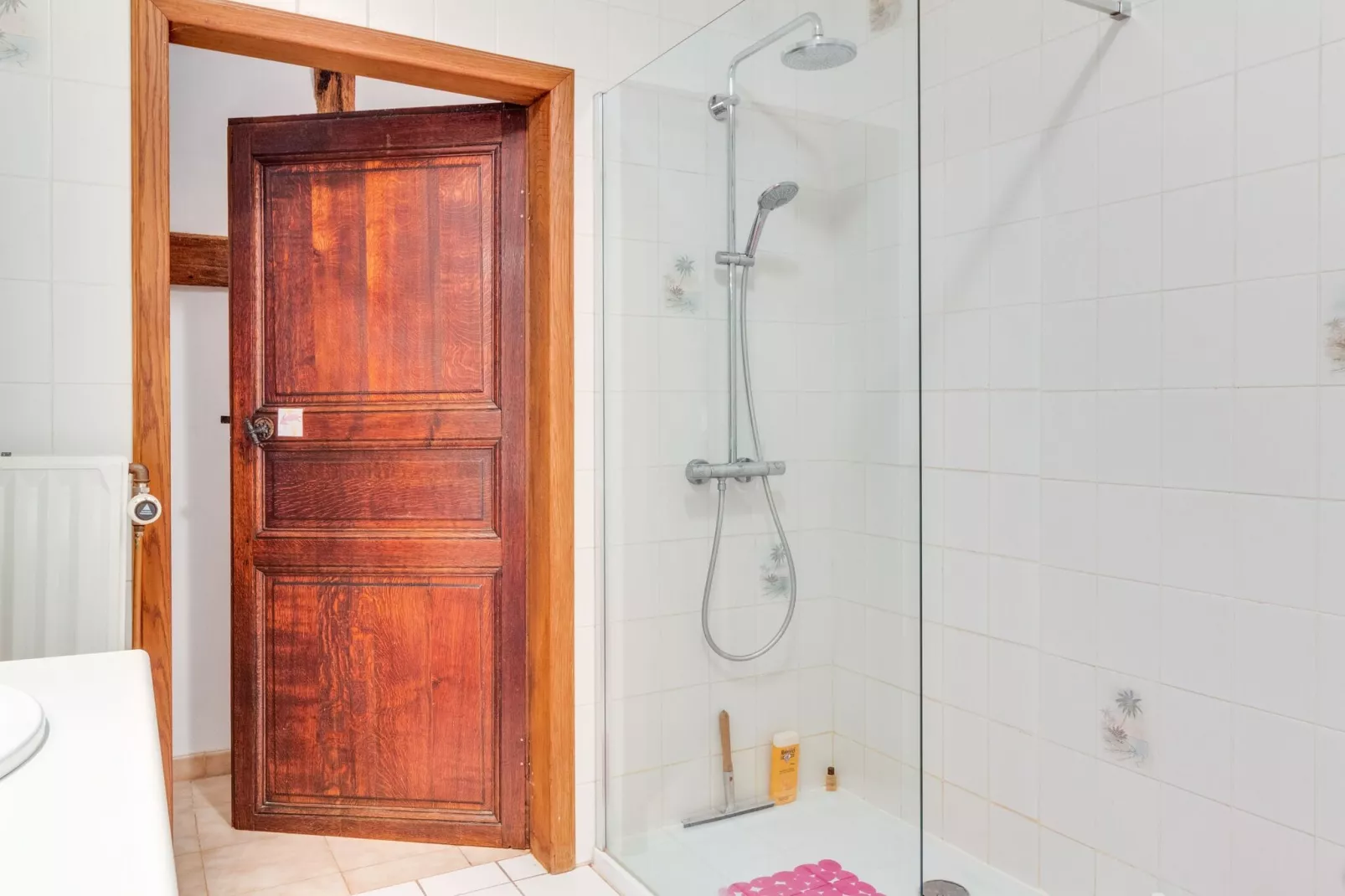 Jules & Paula-Bathroom