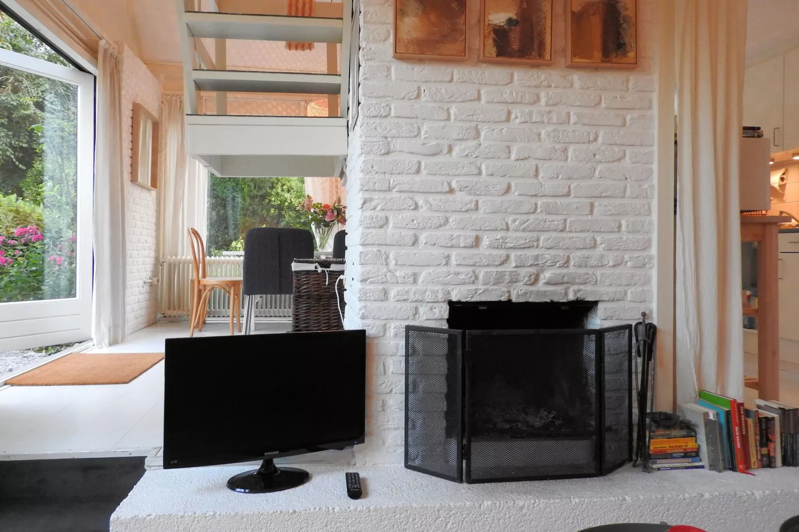 June's Cabin-Living room