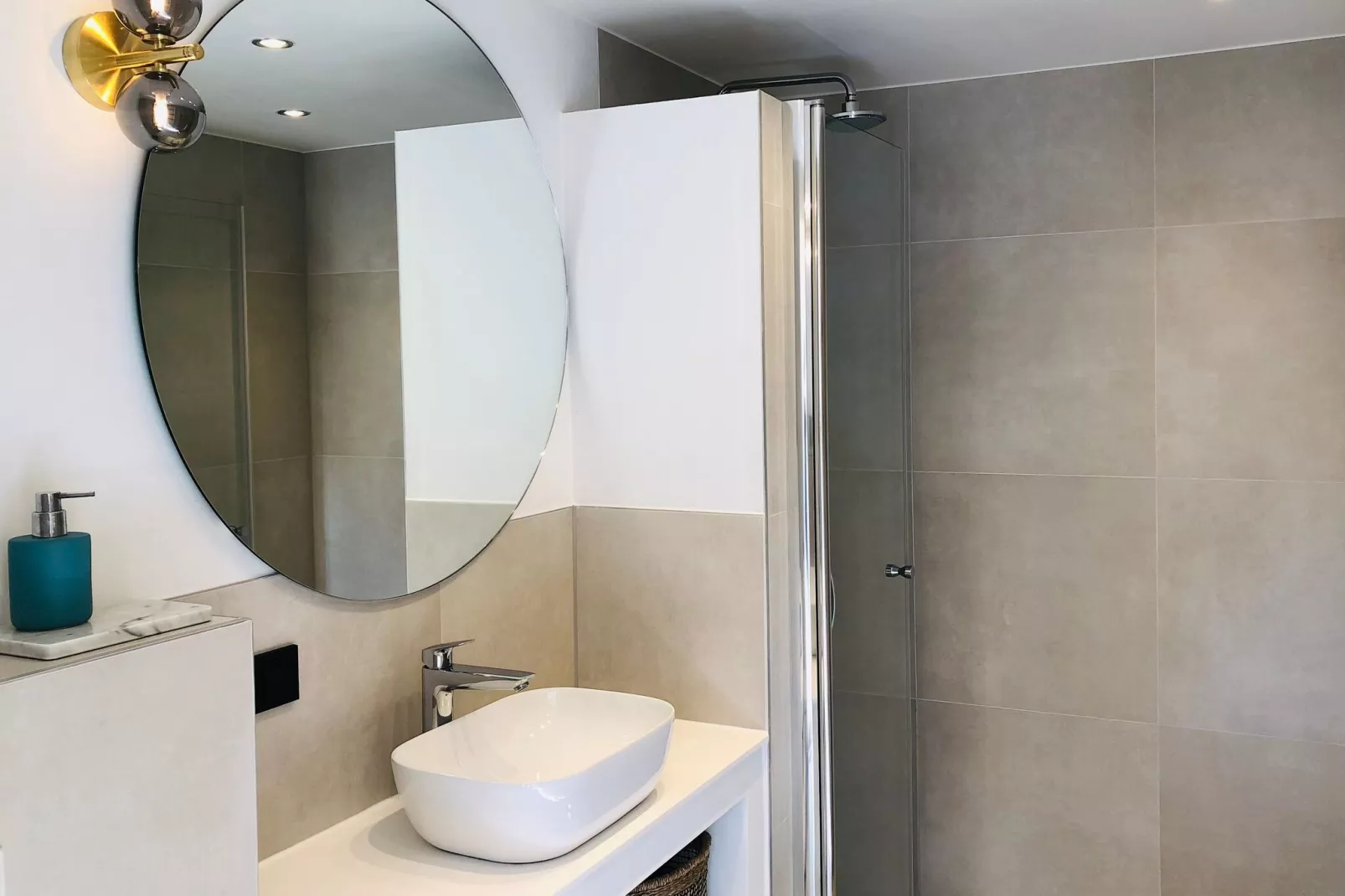 June's Cabin-Bathroom