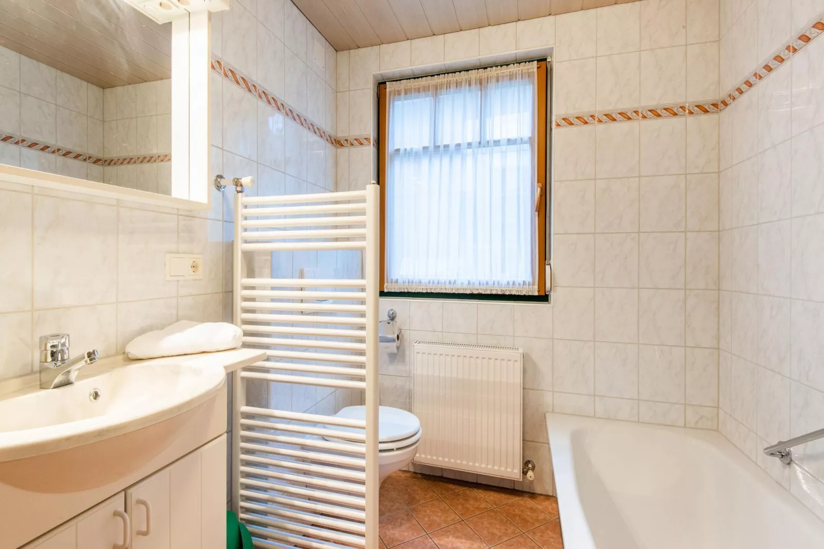 Ferienhaus Postfeldstraße-Badezimmer