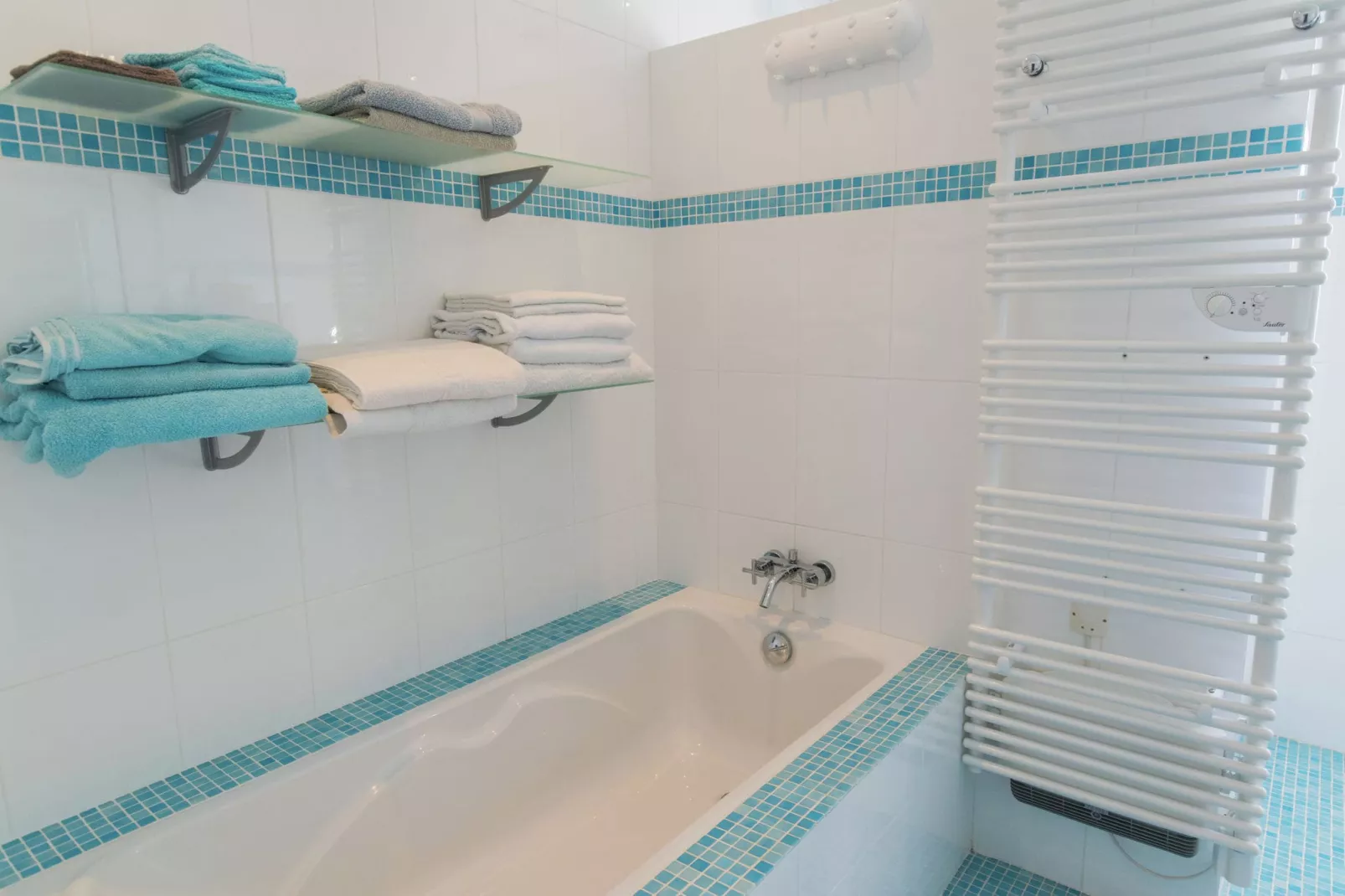 Mas d'Ourbise Penan-Bathroom