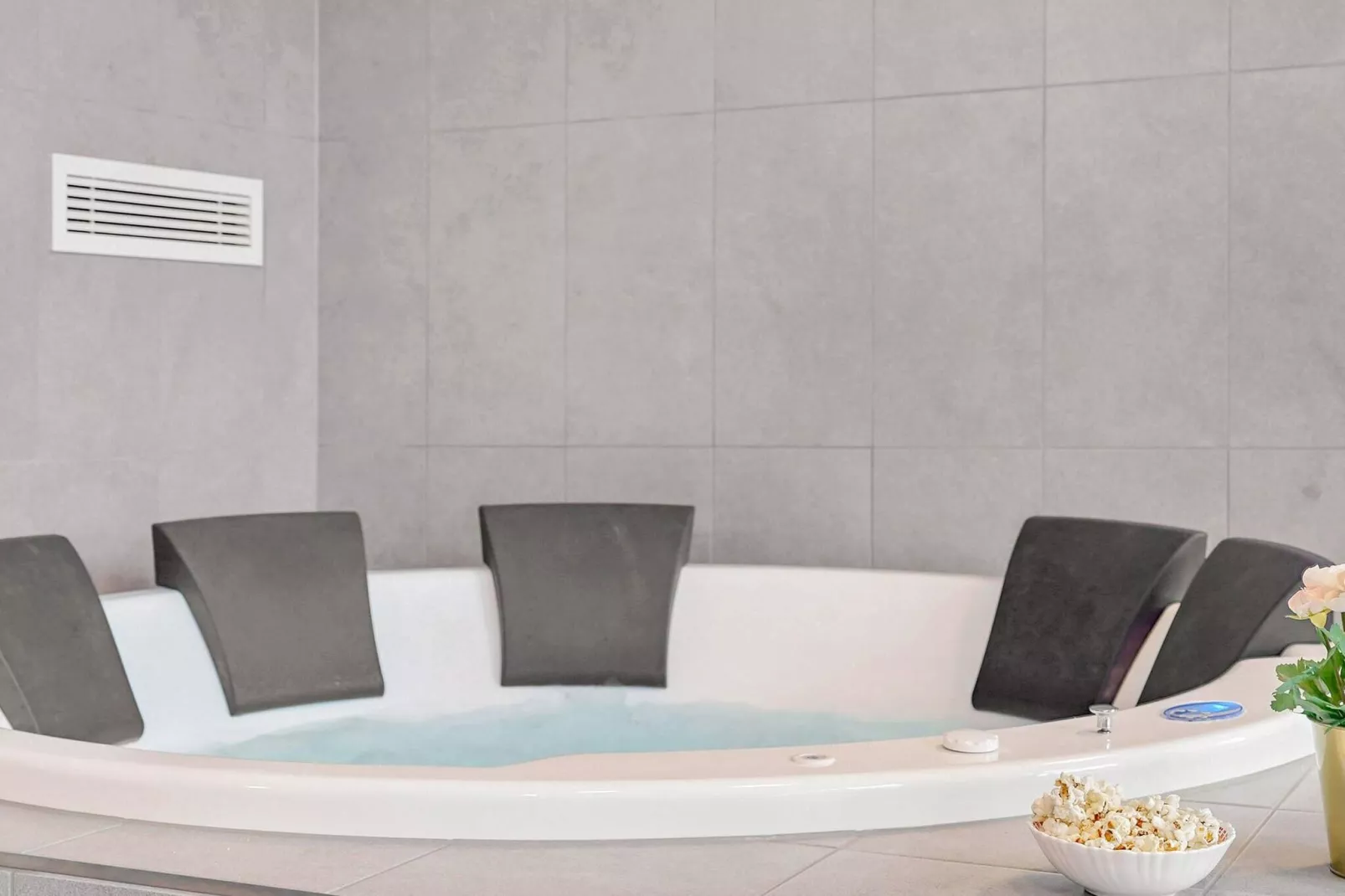 Luxus-Retreat mit Pool -- By Traum Ferienwohnungen-Wellnessbereich