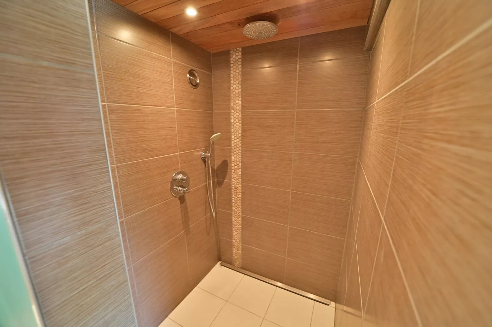 Arbre Dressé-Bathroom