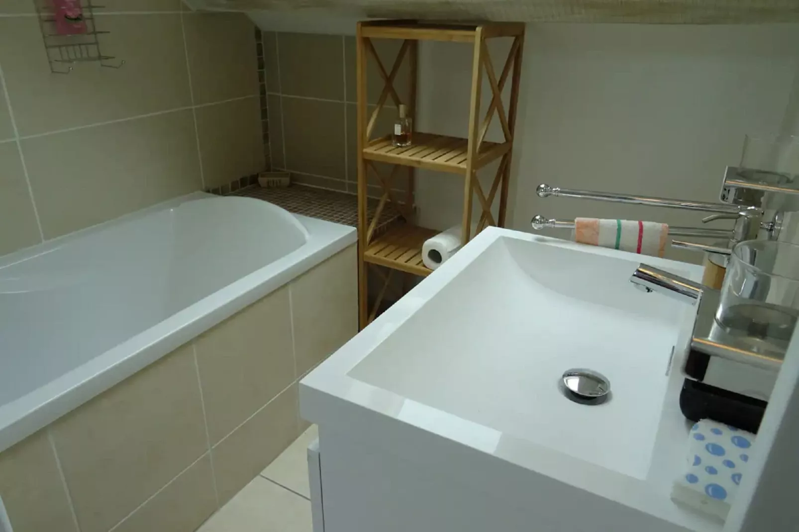 Petite Plaisance-Bathroom
