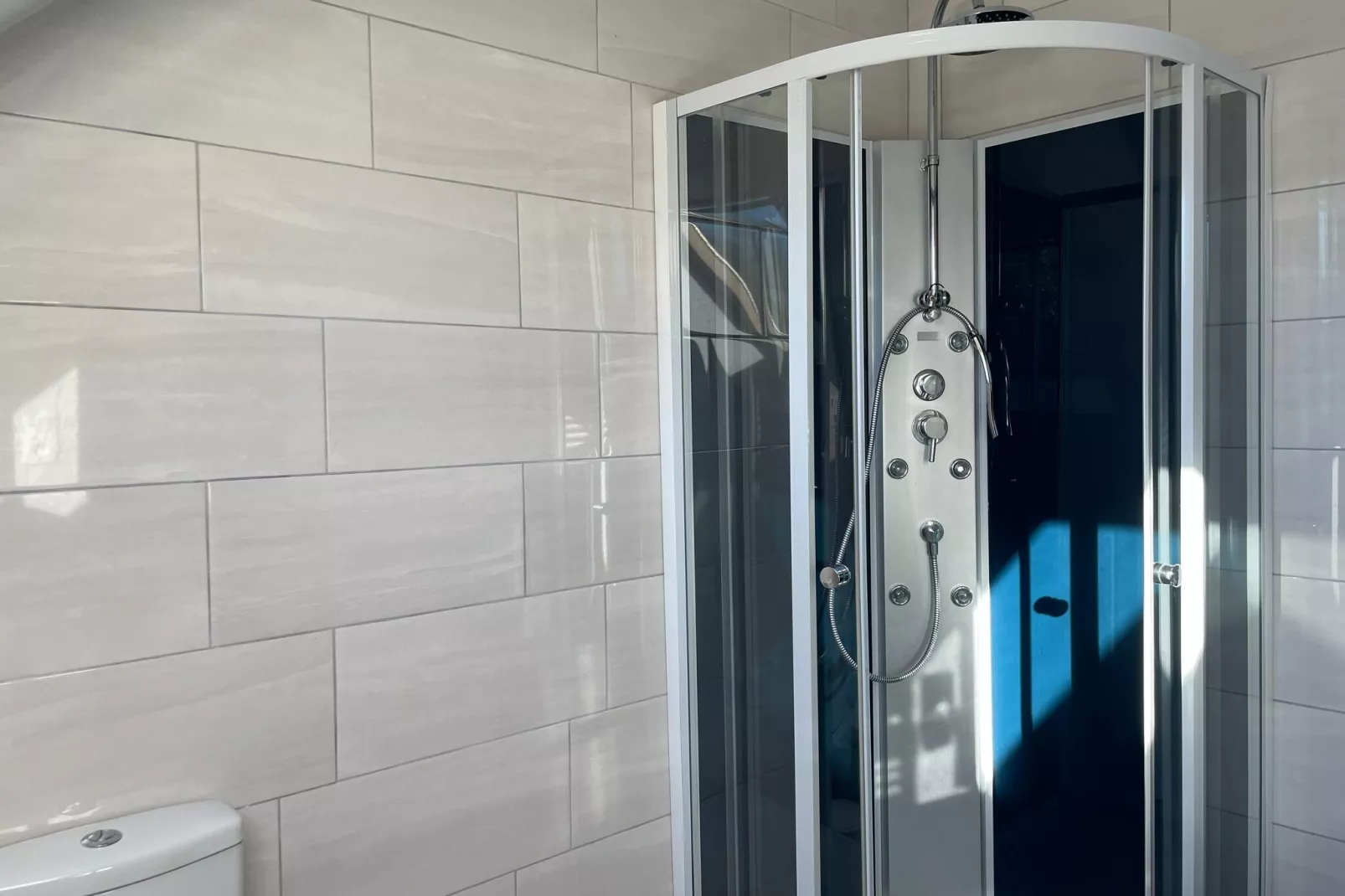 Ferienhaus Locquirec-Bathroom