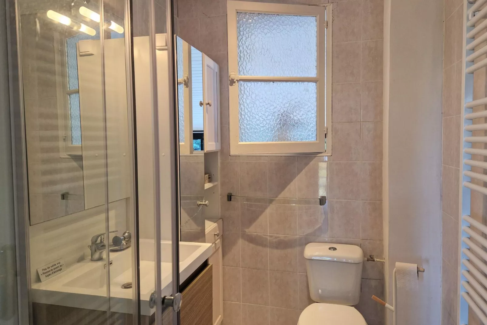 Ferienhaus Locquirec-Bathroom
