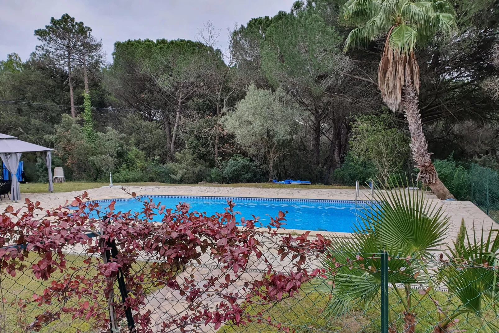 Les Merlettes-Pool