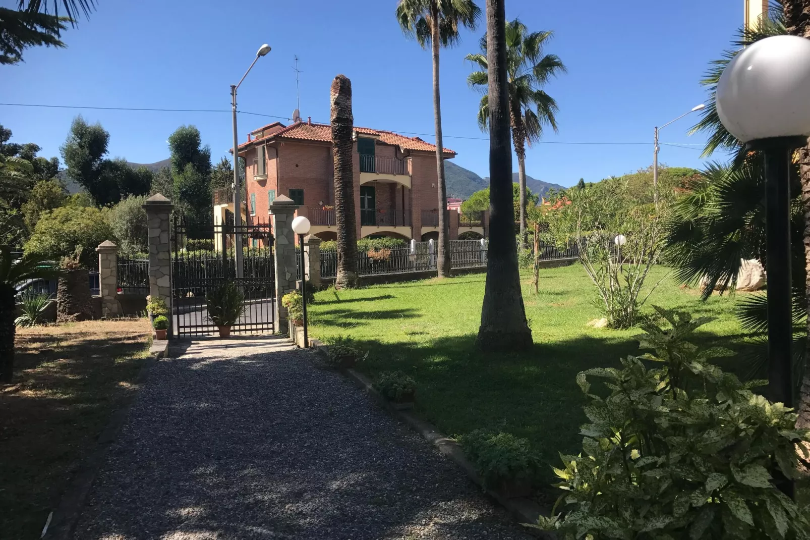 Appartamento 1 al piano 1-Exterior summer
