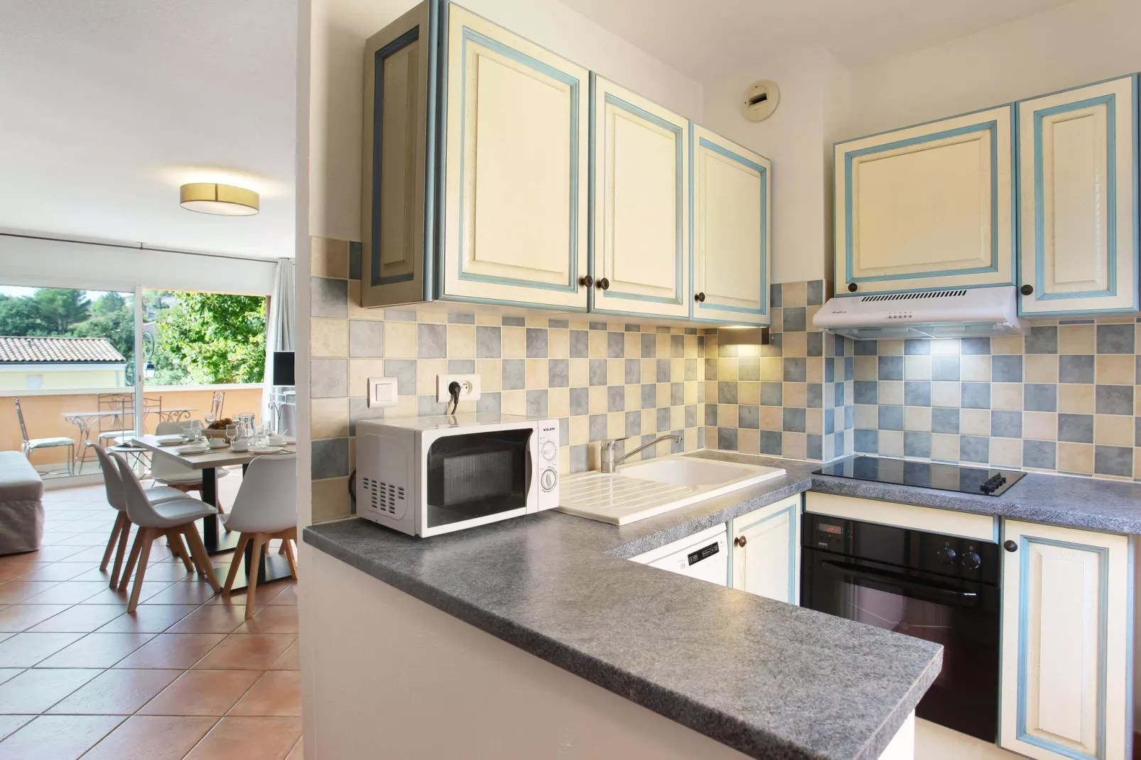 	 Résidence La Licorne de Haute-Provence 5-Kitchen